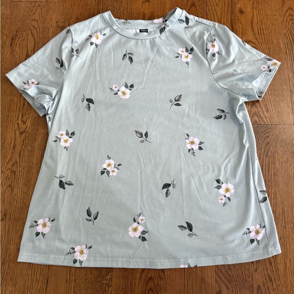 Floral Print Women's Top - Light mint green